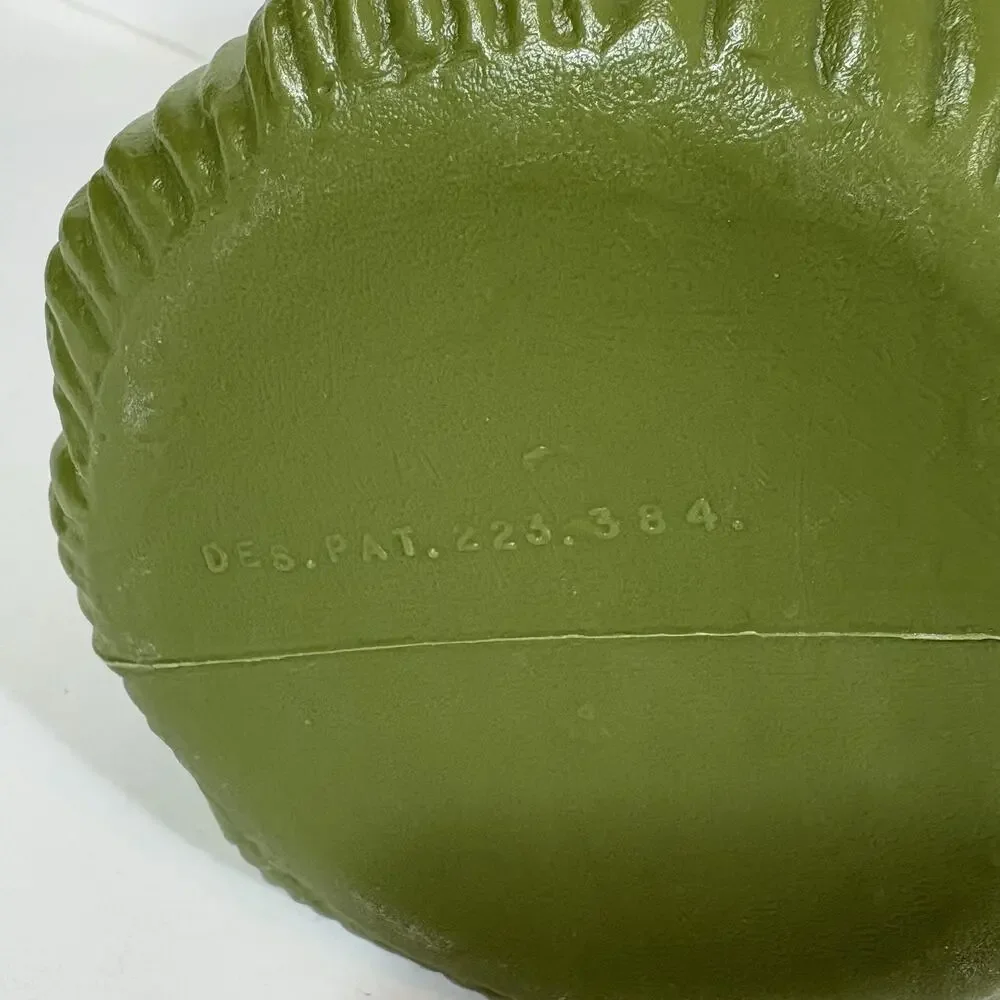 Vintage Sterilite Celery Crisper Vegetable Shaped Green Plastic Container w/ Lid